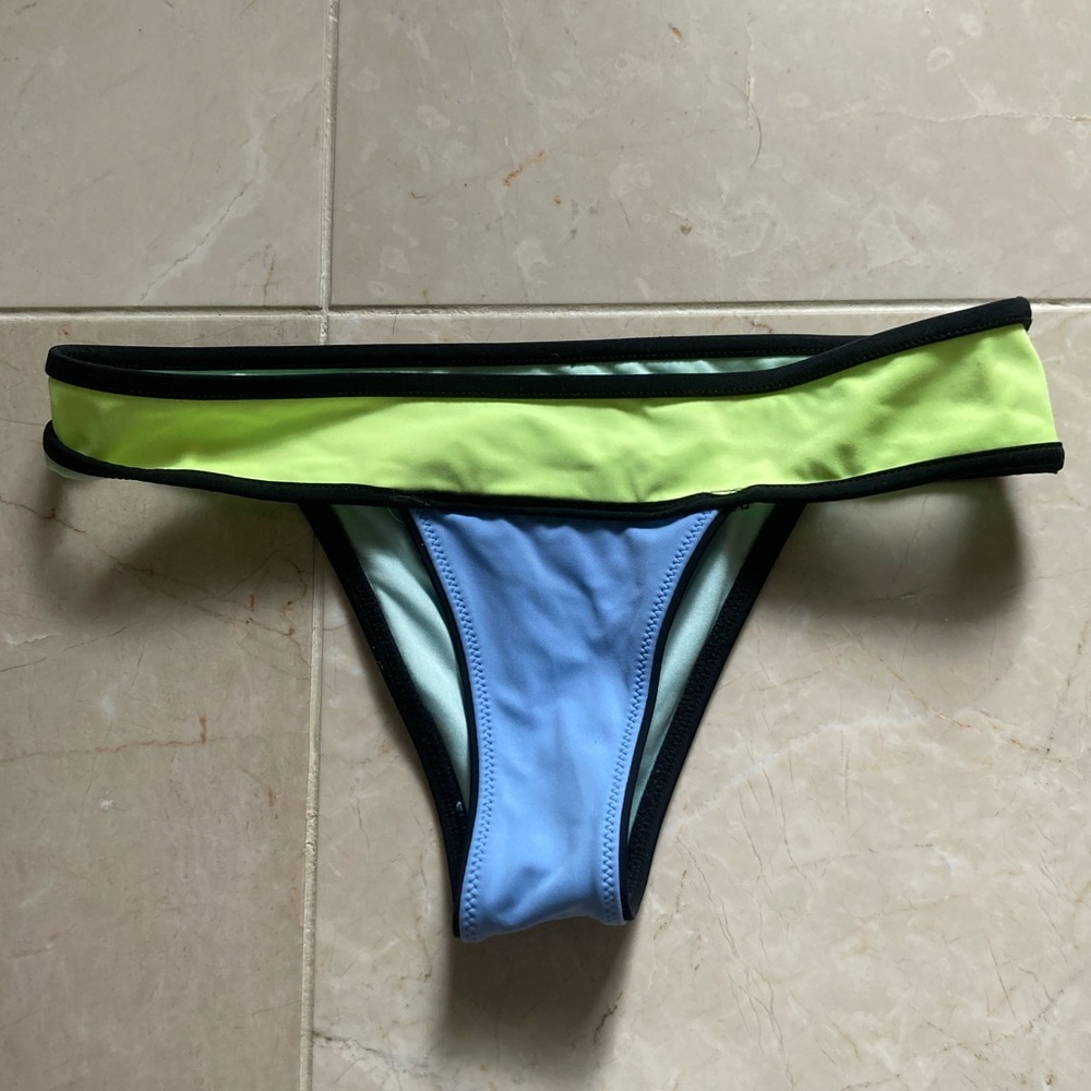 Victoria’s Secret bikini bottom size XS